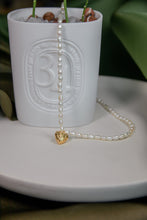 Load image into Gallery viewer, Golden Heart Pearl Necklace
