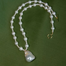 Load image into Gallery viewer, Baroque Pearl Pendent Necklace
