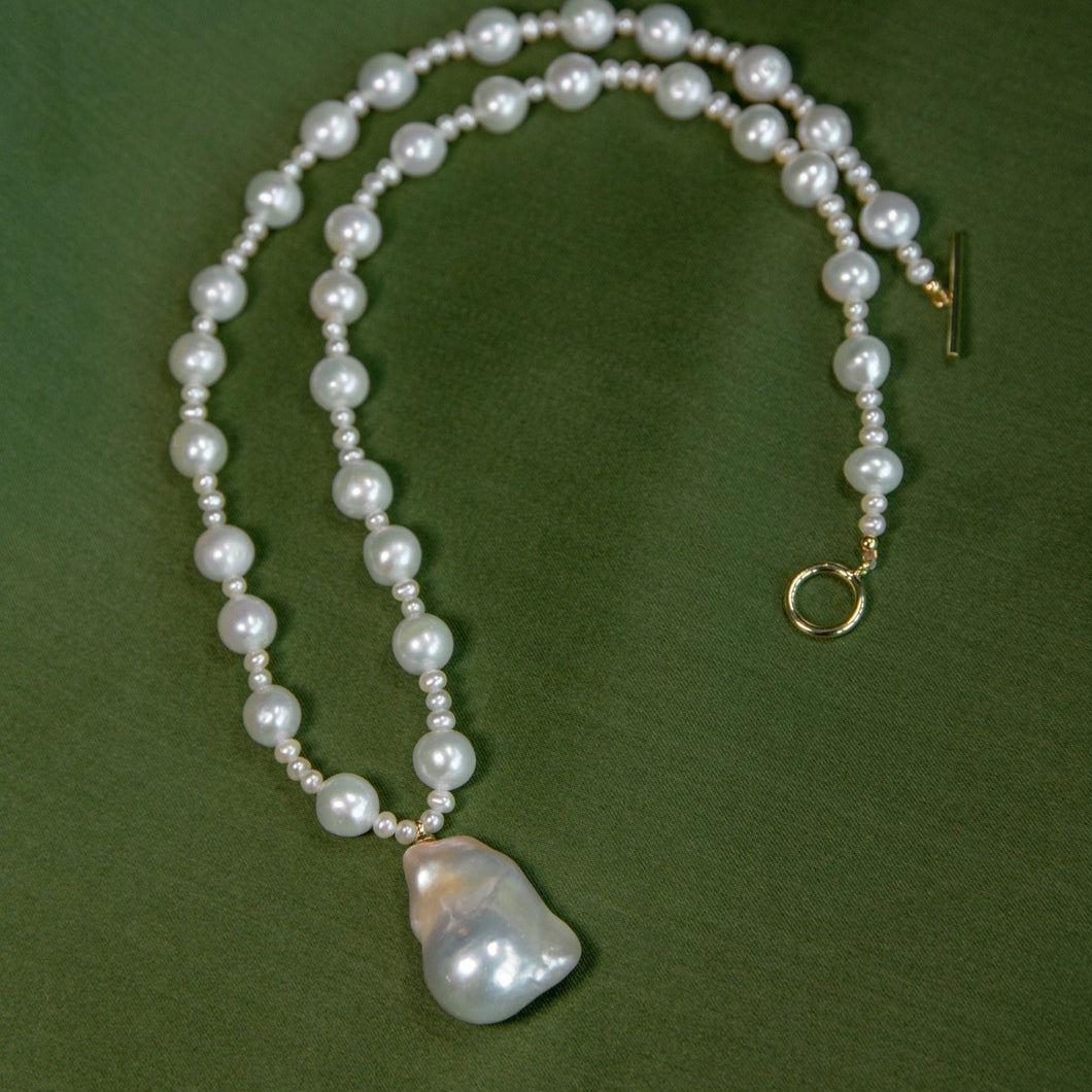 Baroque Pearl Pendent Necklace