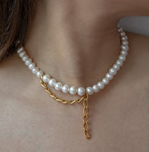 Load image into Gallery viewer, Pearl Necklace With Chain
