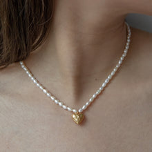 Load image into Gallery viewer, Golden Heart Pearl Necklace
