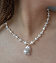 Load image into Gallery viewer, Baroque Pearl Pendent Necklace
