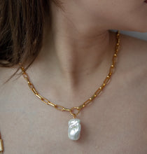 Load image into Gallery viewer, Baroque Flat Chain Necklace
