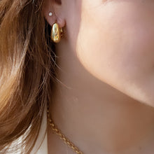 Load image into Gallery viewer, Gold Chic Chunky Earring
